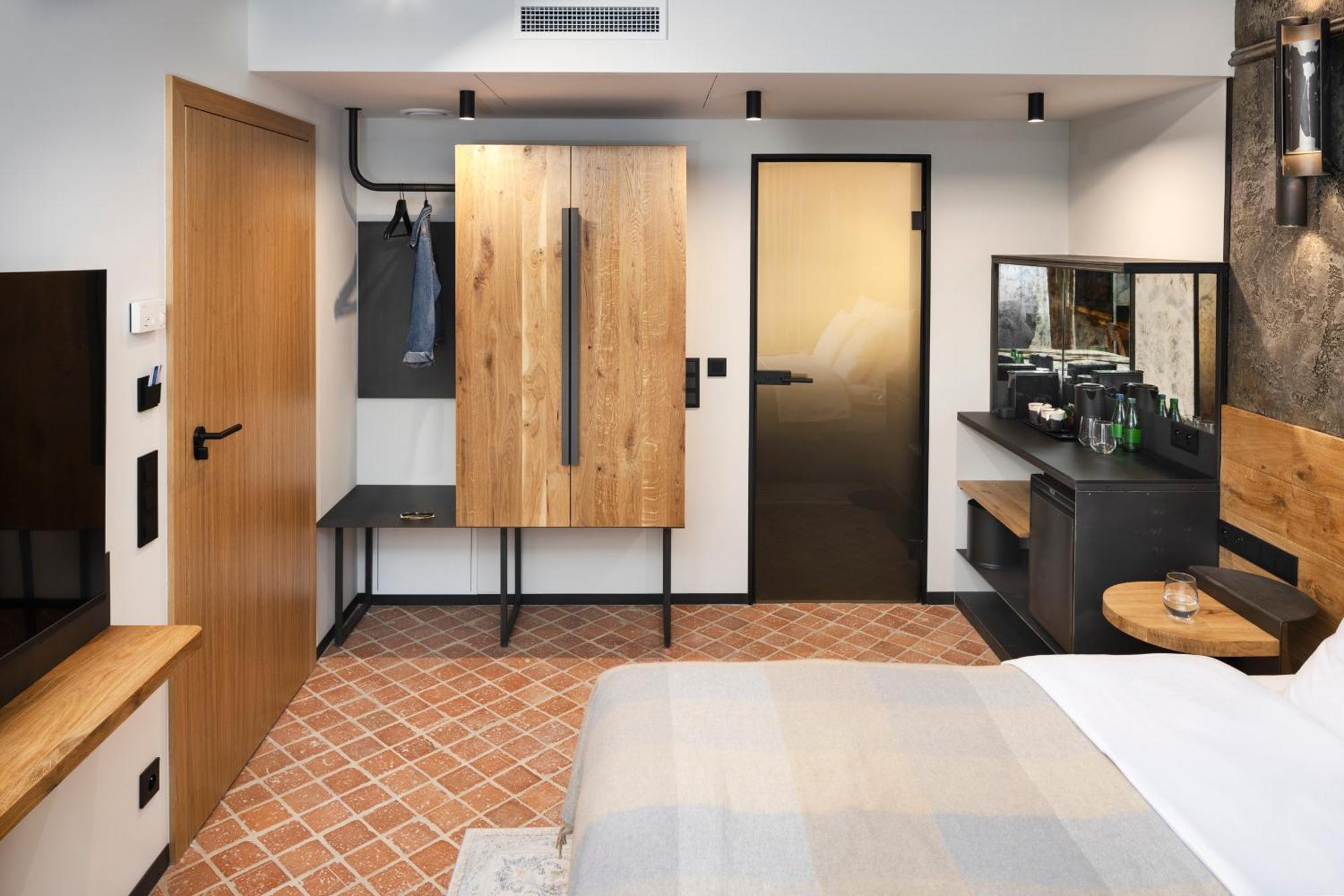 Nomadic Urban Premium