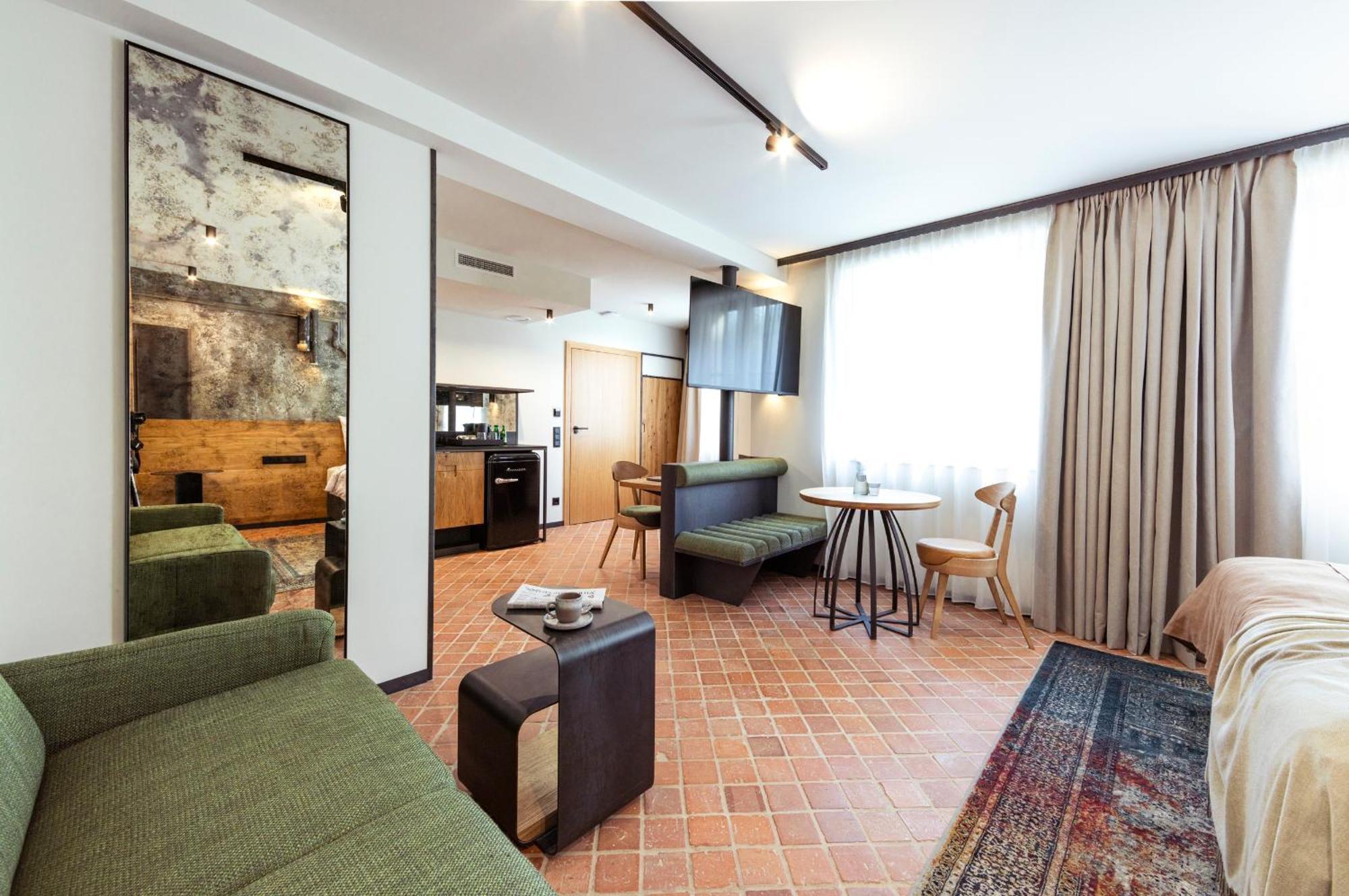 Nomadic Urban Premium *